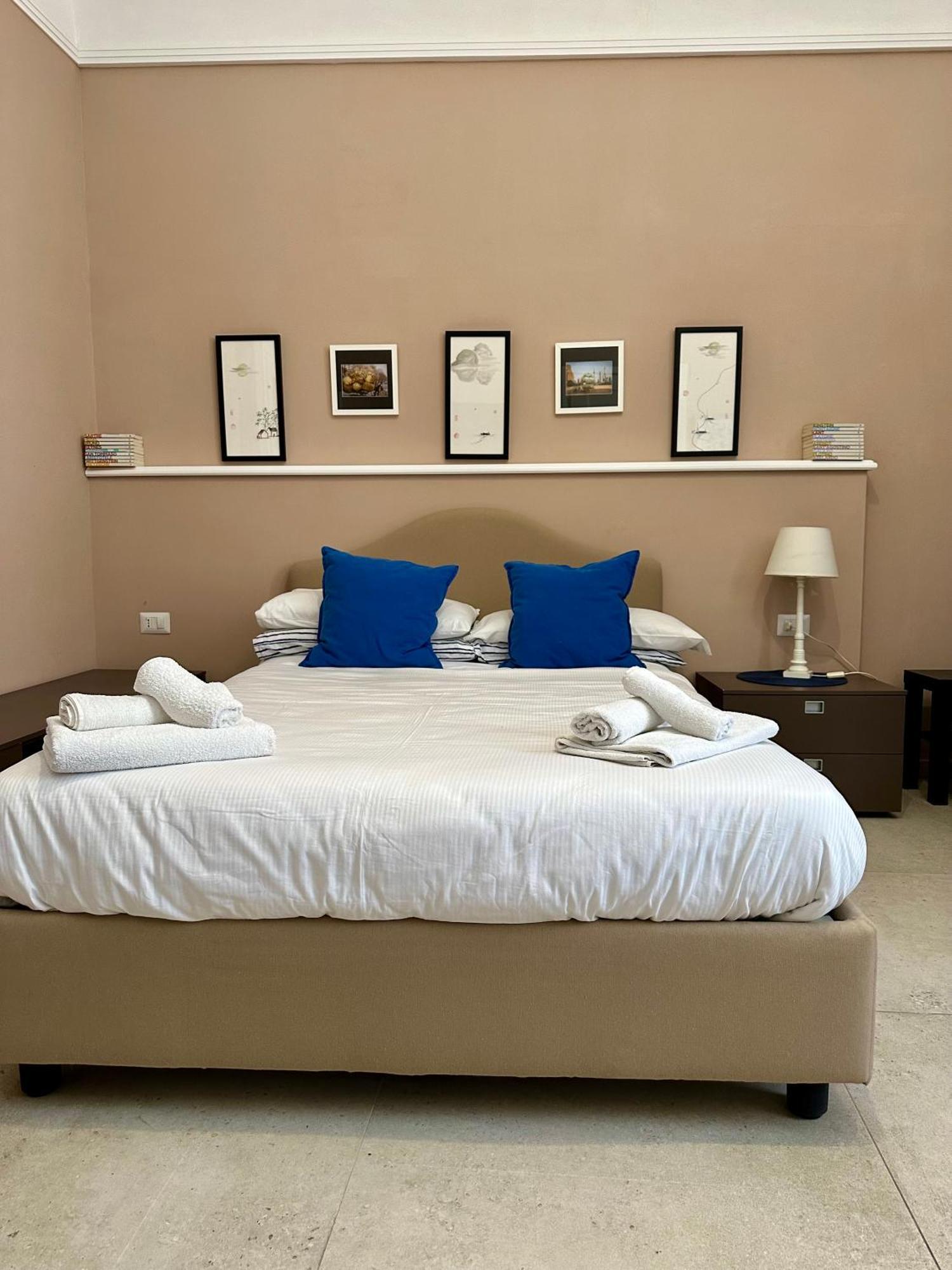 Martucci 83 Bed & Breakfast Napoli Bagian luar foto